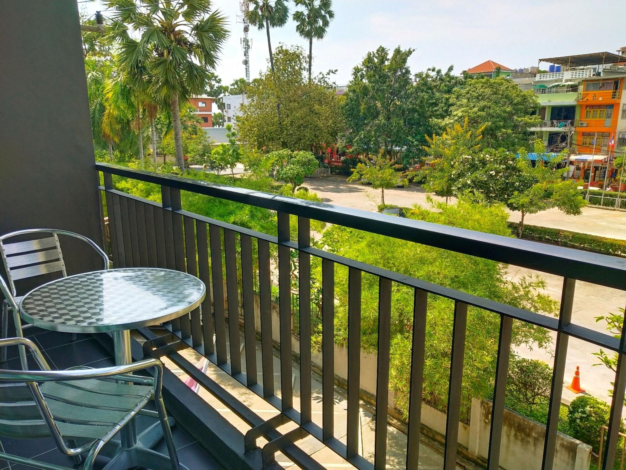 Inn Place Serviced Residence Pattaya Exterior photo